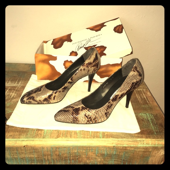 Donald J Pliner Python Heels - Picture 12 of 12